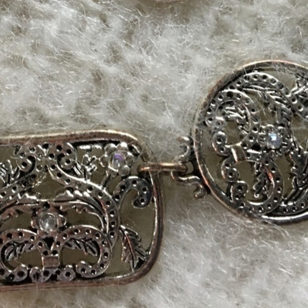 Avon Vintage Antique Texture Necklace Earrings Set - Picture 5 of 5